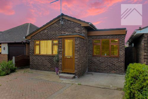 Thumbnail Bungalow for sale in Craven Avenue, Canvey Island