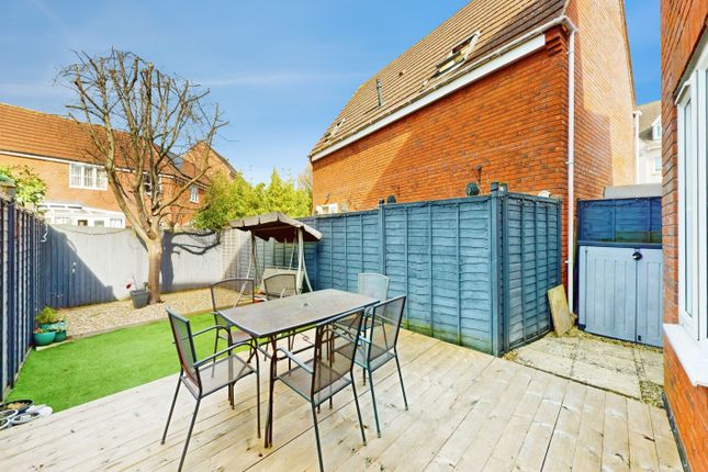 3, Siskin Drive, Glos photo 4