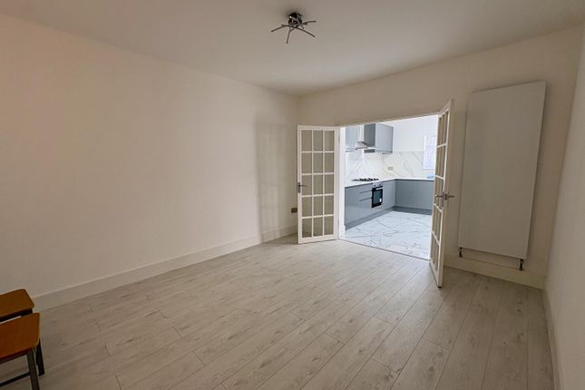 19, Sandringham Road, Barking photo 3