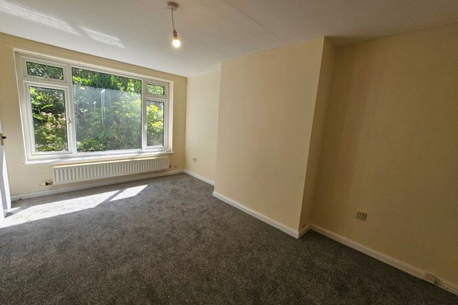 113, St Augustin Way, Northants photo 3
