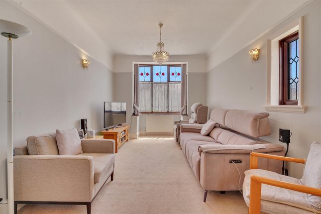91, Levett Gardens, Ilford photo 4