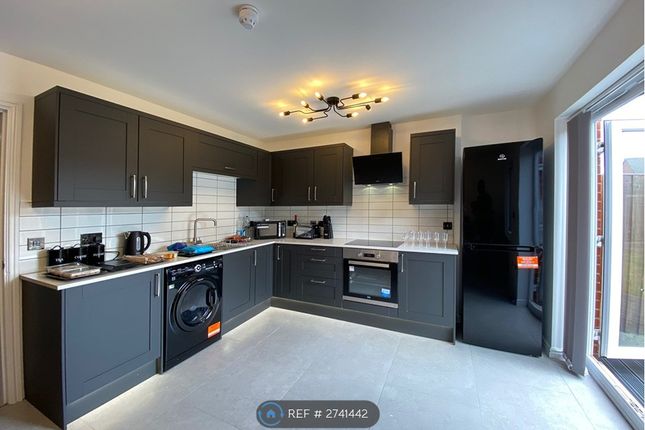 Galingale View, Newcastle Under Lyme / Keele photo 2