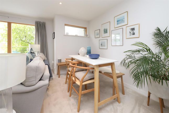3 Burnham House, Chantry Close, West Drayton photo 4