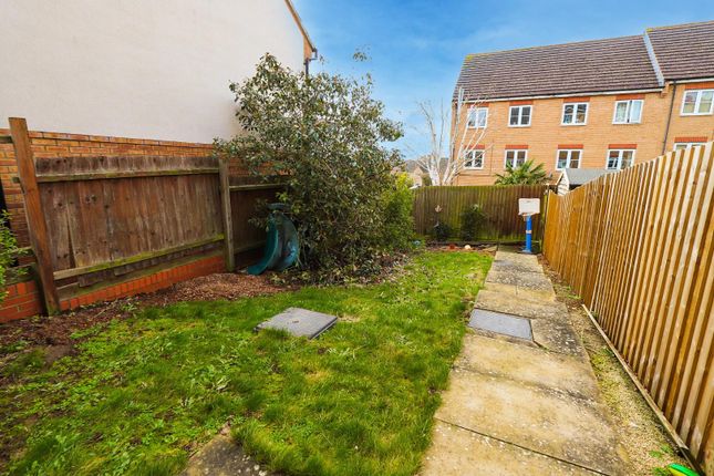 Town house for sale in Cooper Drive, Leighton Buzzard