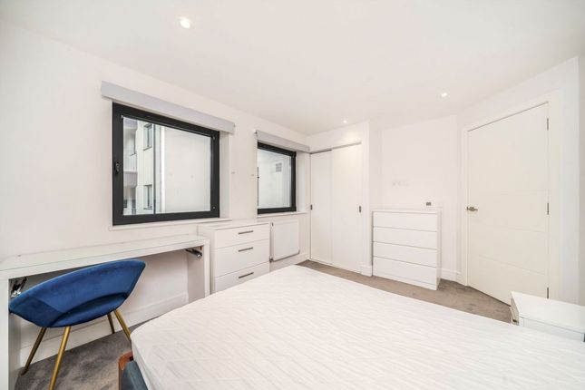 Flat 5, Linea Court, 30, Bow Common Lane, London photo 3