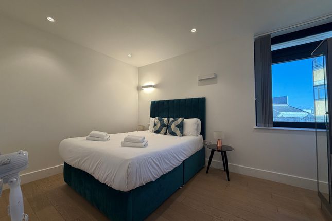 Harlequin Avenue, Brentford photo 3