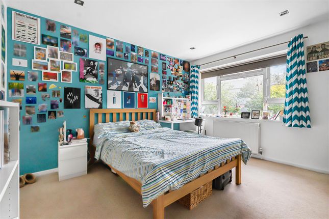 28, Kelvedon Close, Kingston Upon Thames photo 4