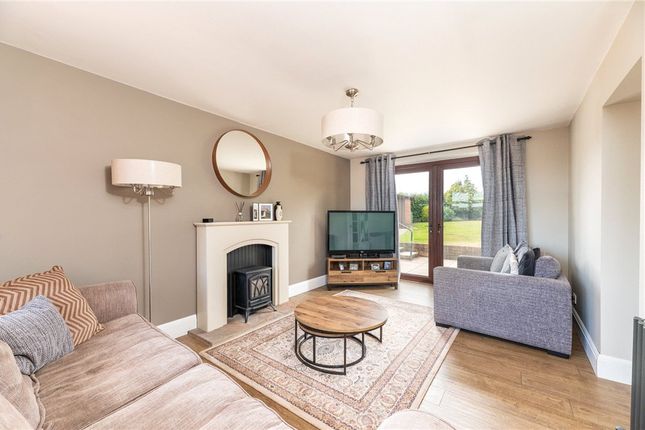 19, The Roundway, Leeds photo 3
