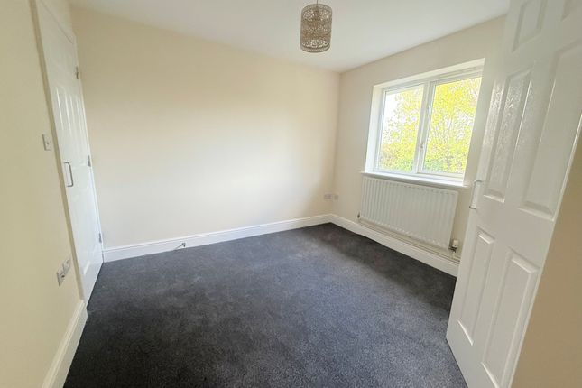 Roe Hill Close, HATFIELD photo 5