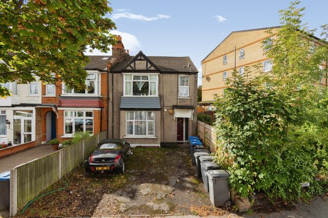 Flat for sale in Lincoln Road, South Norwood