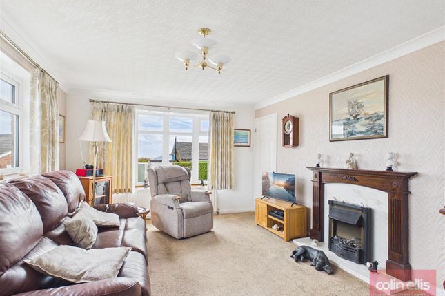 19, Osgodby Hall Road, Scarborough photo 3