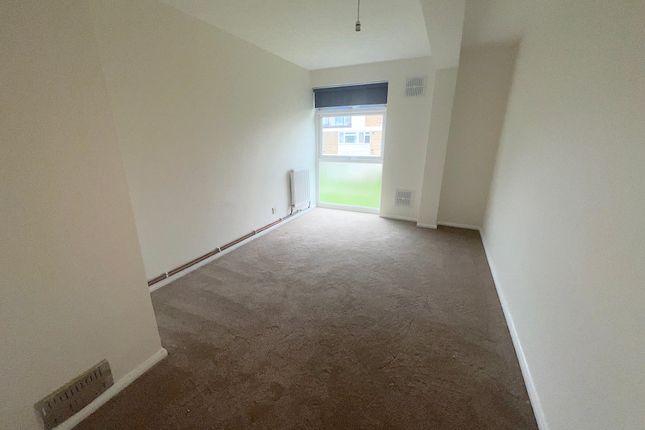 Flat to rent in Peregrine Road, Sunbury-On-Thames