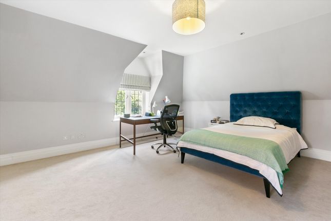 Detached house to rent in North Side Wandsworth Common, London