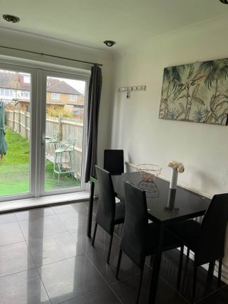 8, Drew Gardens, Greenford photo 3