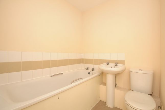 Flat 20 St Michaels House, 69, Bell Green, London photo 4