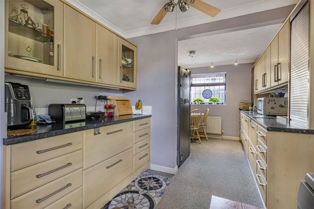 11, Honeypot Close, Kent photo 4