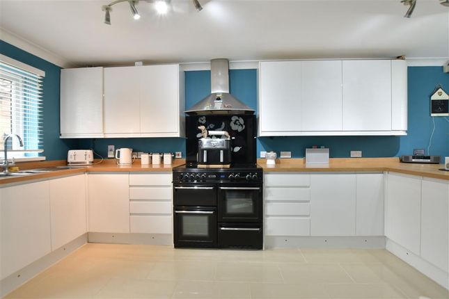 Kitchen/ Dining Room