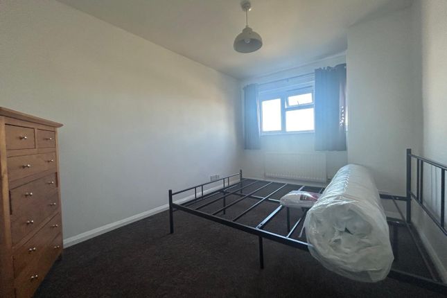 Room to rent in Crownfield Road, Ashford