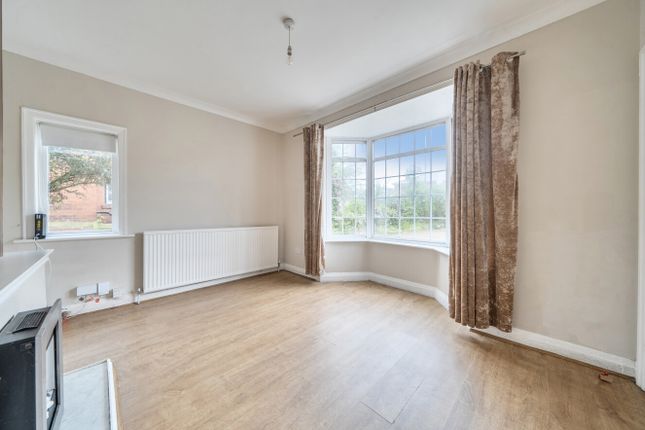 31, Park Lane, West Yorkshire photo 4