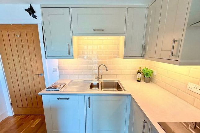 14 Lady Drive, Camborne photo 4