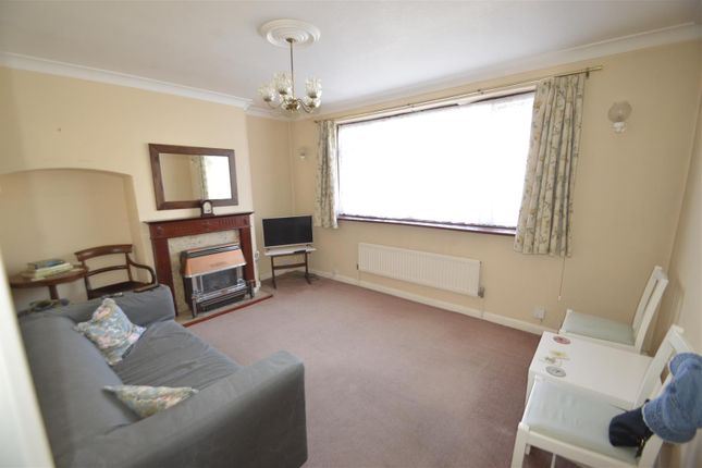 43, Marston Avenue, Dagenham photo 3