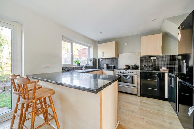 9, Kew Close, Birmingham photo 4