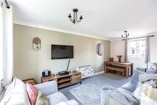 72, Melba Court, Chelmsford photo 2