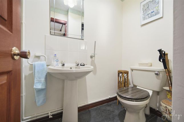 81, The Meadows, Neath photo 4
