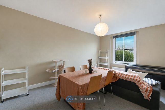 Third Floor Flat, Ladbroke Grove, London photo 2
