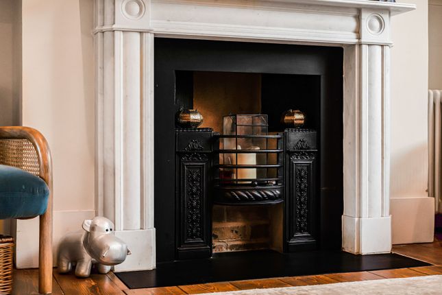 2 Thornhill Place, 144, Caledonian Road, London photo 4