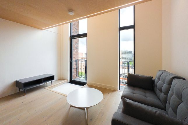 Flat to rent in Spinners Way, Manchester