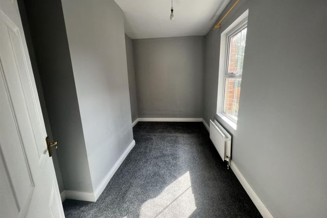End terrace house to rent in Greatness Road, Sevenoaks, Kent