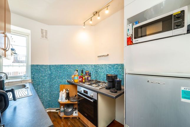 Flat 42, Holmbury Court, Upper Tooting Road, London photo 3