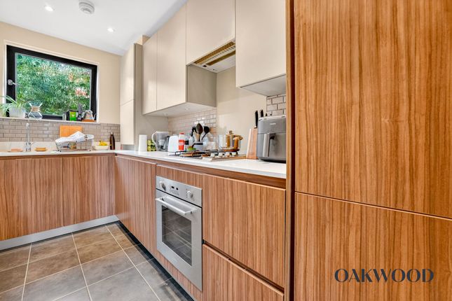Flat 1, 13 Barn Street, London photo 3