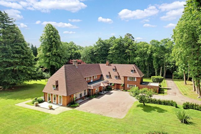 Thumbnail Detached house for sale in Nightingales Lane, Chalfont St Giles, Bucks HP8.