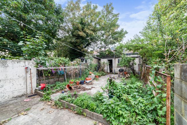 Terraced house for sale in Rosebery Avenue, London