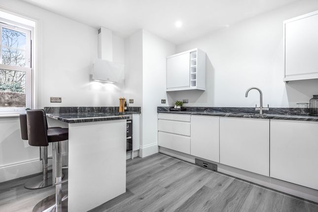 Apt 2, Station House, Ashtead photo 5