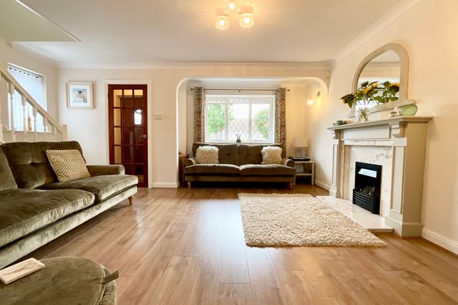 10 Mayfield Drive, Scarborough photo 2