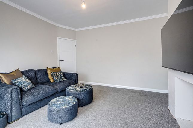142, Elmsleigh Drive, Leigh-on-Sea photo 4