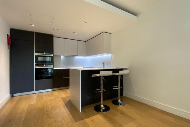 Flat, Quayside House 8 Kew Bridge Road, Brentford photo 4