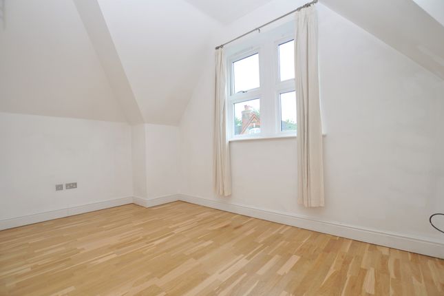 14 Valentine House,, Church Road, Guildford photo 4