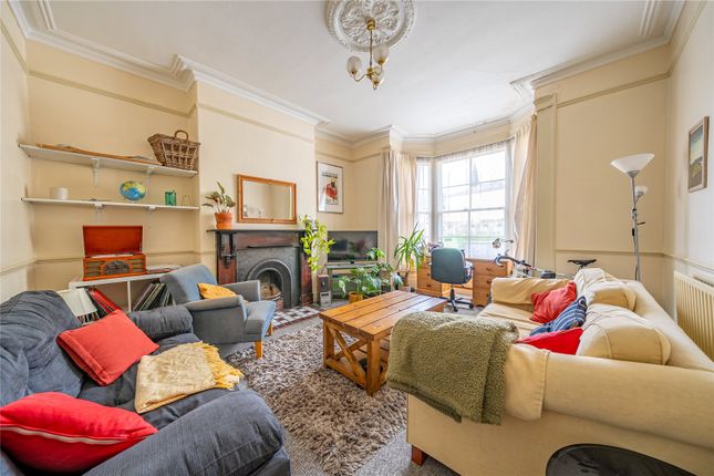 35, Victoria Road, West Yorkshire photo 3
