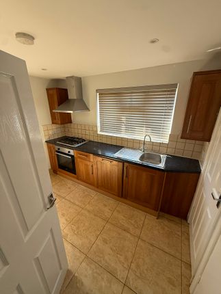 10, Copley Close, Redhill photo 5