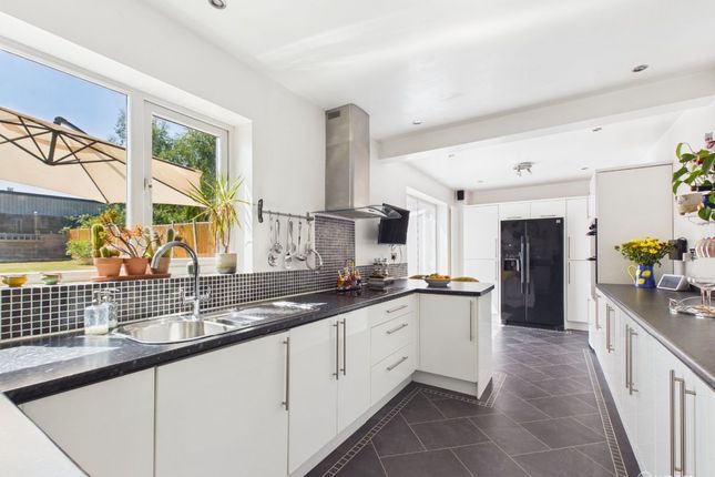 58 Rowdown Crescent, Croydon photo 4