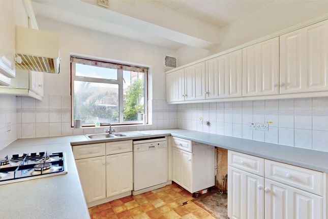 3 Cedar House,, Culmington Road, London photo 3