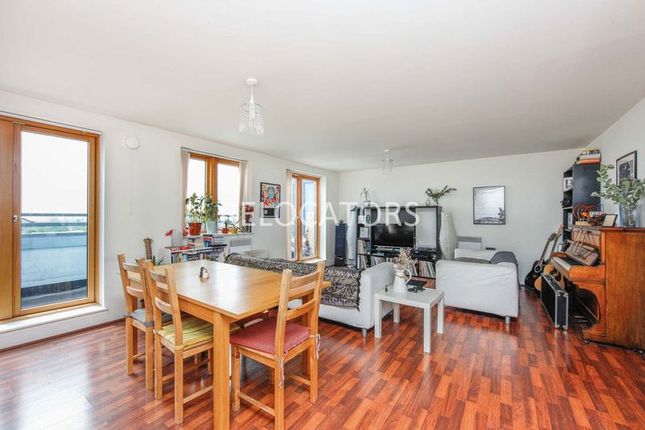 Flat for sale in Meath Crescent, London