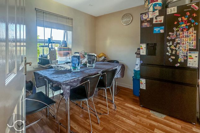 36, Valentinus Crescent, Colchester photo 3