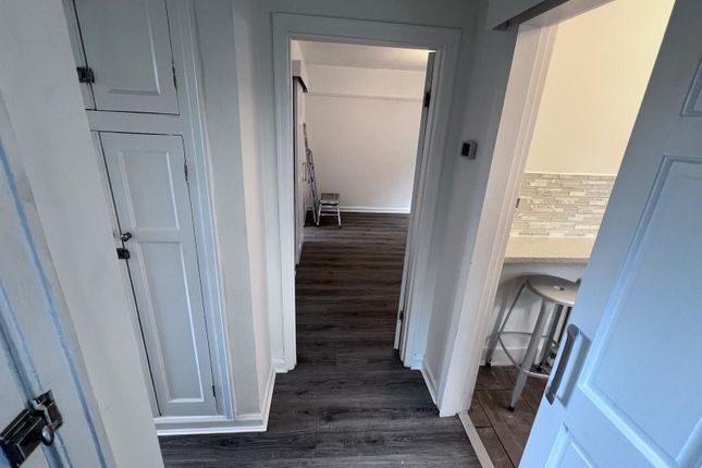 38 Inglewood Place, Leeds photo 3
