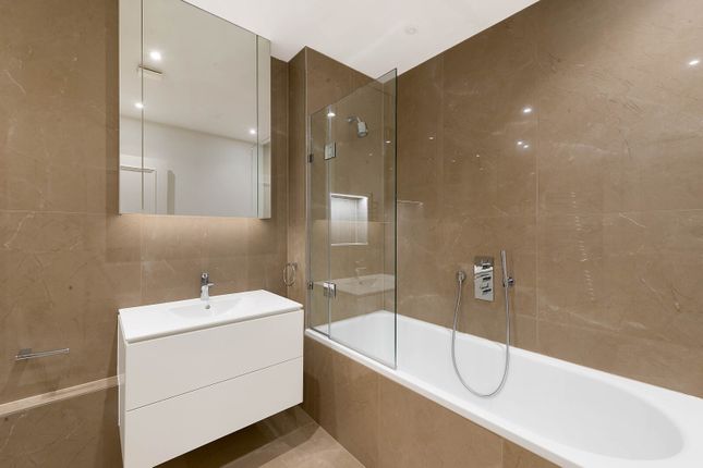 Flat for sale in Cadogan Square, London