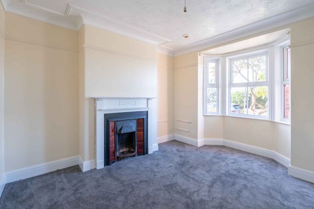 7 Top Llan Road, Colwyn Bay photo 3